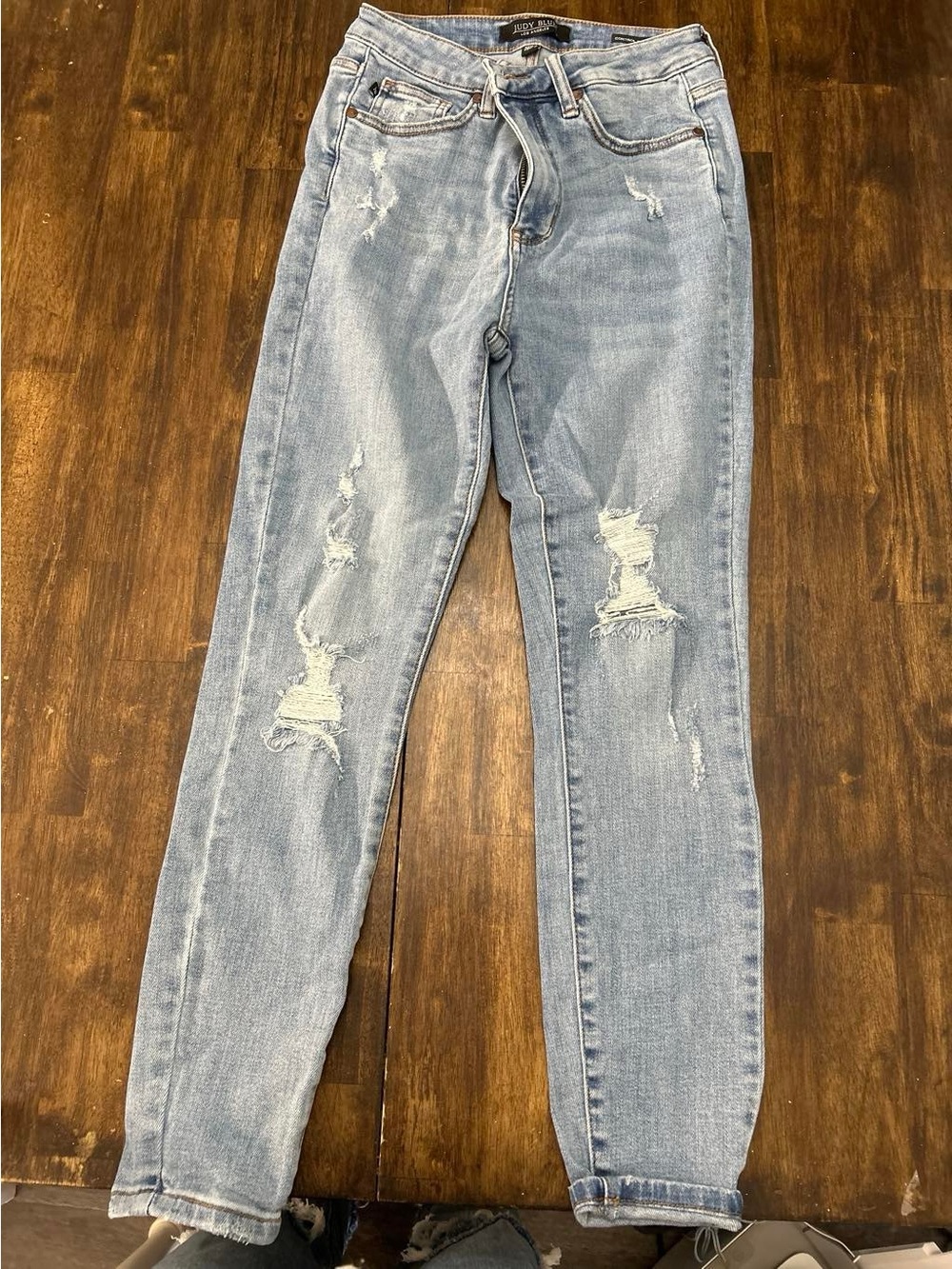 Judy Blue Light Blue Distressed Ankle Cropped Jeans